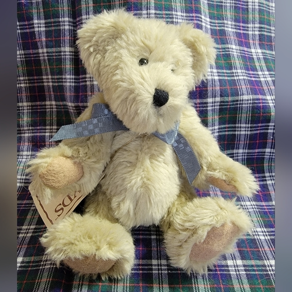 Retired Vintage Heirloom Collection 6 inch Named Leslie